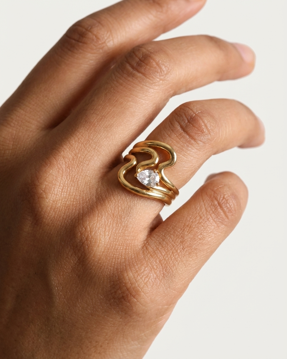 The Seraphine Curve Ring