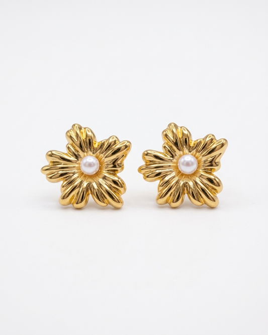 the pearl bloom earring 18K gold plated stainless steel earring